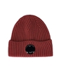 C.P. COMPANY KETCHUP RIBBED BEANIE