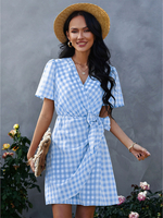 Abiti a pieghe Abito svasato a maniche corte sexy in poliestere scozzese con scollo a V