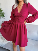 Abiti a pieghe Abito svasato a maniche lunghe sexy verde plissettato in chiffon con scollo a V