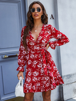 Abiti a pieghe con scollo a V; maniche lunghe; stampa sexy e abito svasato