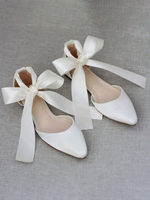 Ballerine da donna con fiocchi a punta in raso con lacci in pizzo bianco Eric Ballerine