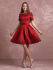 Borgogna Homecoming Abito Bateau pizzo Applique corto Prom Dress raso manica corta a pieghe un linea Party Dress