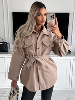 Bottoni sul colletto della giacca da donna