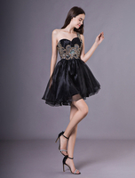 Breve Organza Dress Homecoming con strass in dettaglio