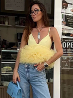 Canotta corta con rifiniture in tulle per lestate 2026