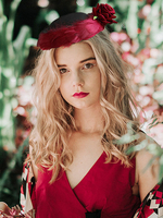 Cappello copricapo vintage in raso nero fiori accessori per capelli con dettagli in piume