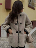Cappotto da donna oversize con scollo tondo e bottoni frontali in pelliccia sintetica