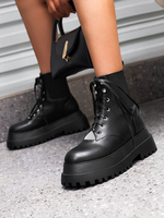 Stivali da donna con bottoni a forma piatta rotonda.