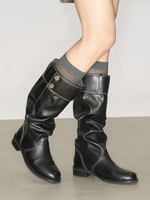 Stivali piatti neri da donna alti fino al ginocchio con punta tonda e fibbia