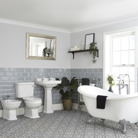 Set Bagno con Vasca Freestanding,  Sanitario con Cassetta Alta,  Lavabo a Colonna e Bidet - Richmond