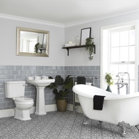 Set Bagno con Vasca Freestanding,  Sanitario WC e Lavabo su Colonna - Richmond